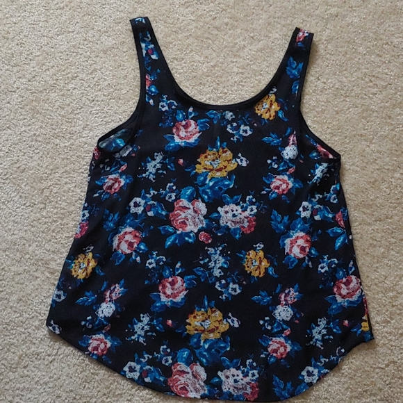 Gorgeous flower tank from mudd size large - Picture 5 of 5